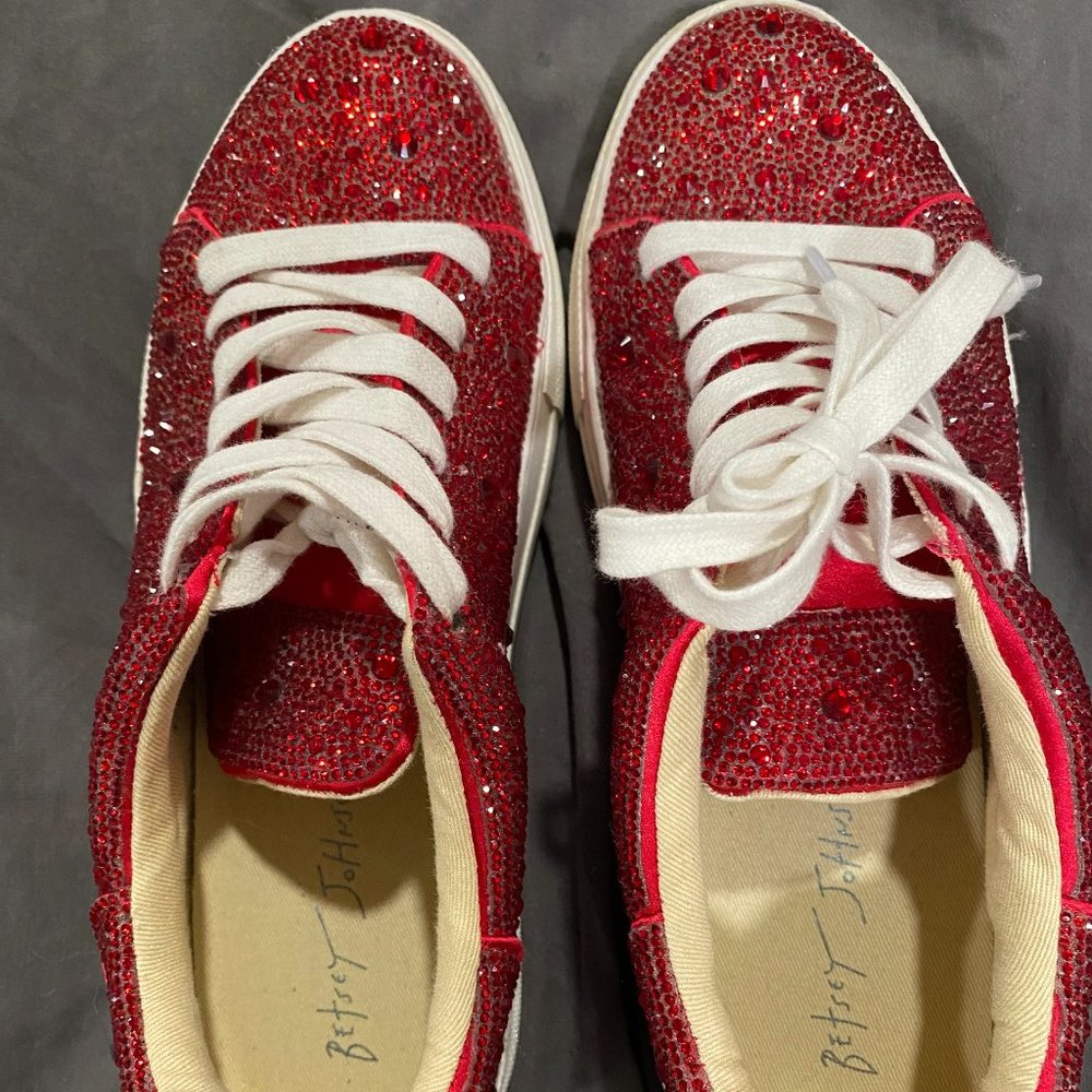 Betsey Johnson RED SIDNY SNEAKERS SIZE 6.5